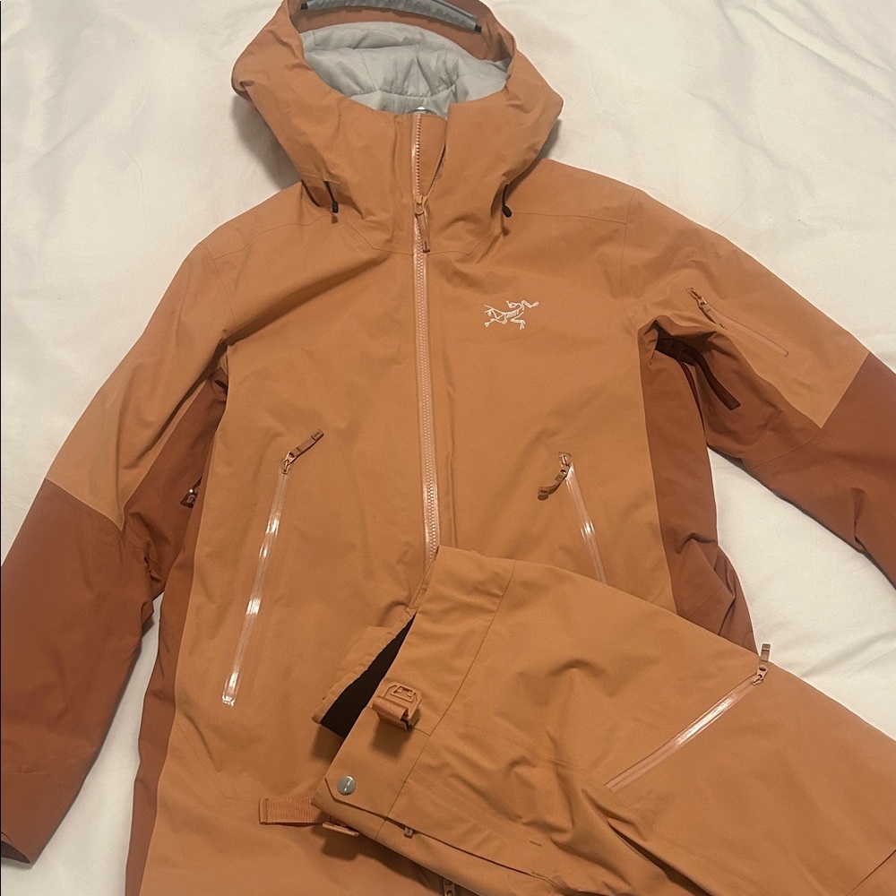 Gore-Tex Arcteryx Hazelnut Sentinel Set - Womens Medium and 8